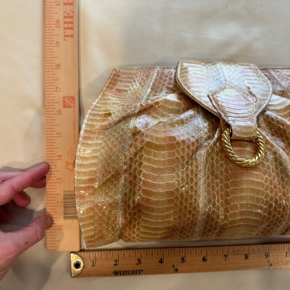 Vintage peach and cream snakeskin Clutch Bag with gold accents - Picture 5 of 7